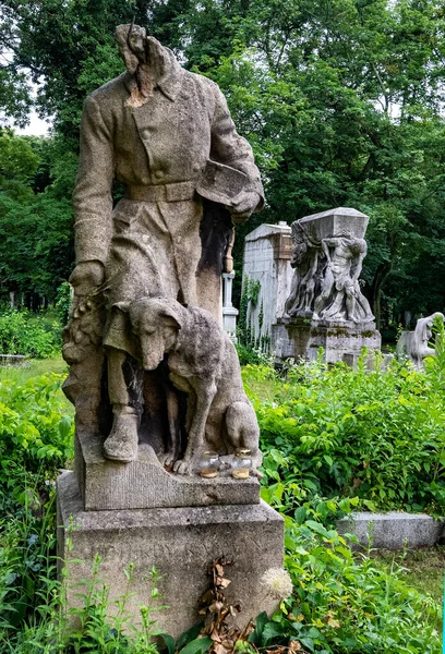 Старое Кладбище Надгробиями Статуями — стоковое фото
