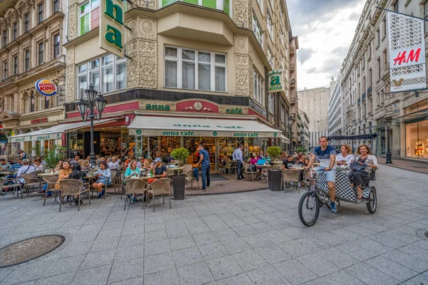 匈牙利布达佩斯 2020年5月4日 真空街 春天城市主要的步行区 — 图库照片
