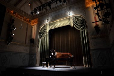 Liszt Müzik Akademisi 'nin Solti Salonu. Macaristan 'ın Budapeşte kentinde 14 Kasım 1875 tarihinde kurulan bir konser salonu ve müzik konservatuarıdır..