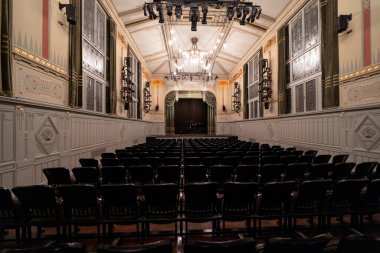 Liszt Müzik Akademisi 'nin Solti Salonu. Macaristan 'ın Budapeşte kentinde 14 Kasım 1875 tarihinde kurulan bir konser salonu ve müzik konservatuarıdır..