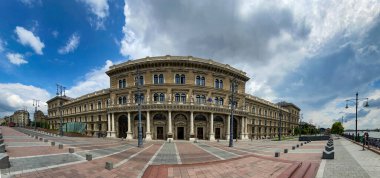 Budapeşte, Macaristan - 17 Haziran 2020: Budapeşte 'deki Corvinus Üniversitesi binası.