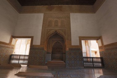 Abu Dabi 'nin tarihi merkezindeki caminin içi.