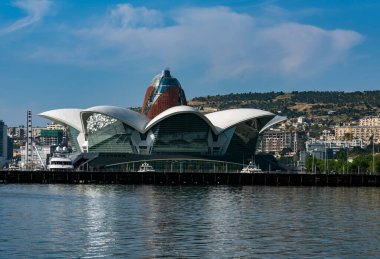 BAKU, AZERBAIJAN - 6 Mayıs 2019: Yeni bir alışveriş ve eğlence merkezi 