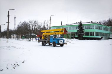 PRIPYAT, UKRAINE - 15 Mart 2013 'te Ukrayna' nın Pripyat kentinde terk edilmiş bir şehir olan Pripyat 'ın genel manzarası. 27 yıl önce 4 numaralı reaktör patladıktan sonra burada bir nükleer felaket meydana geldi.