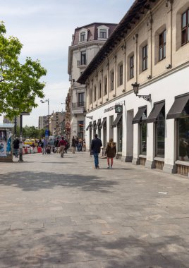 Bükreş, Romanya - 2 Mayıs 2017: Romanya 'nın başkenti Lipscani' de sokak.