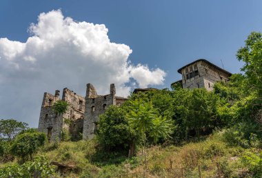 Arnavutluk 'un Cirokaster kentinin manzarası 