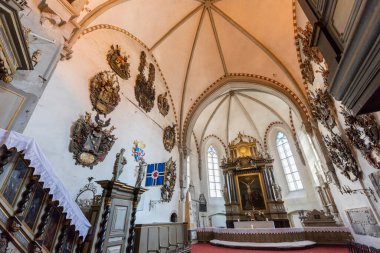 TALLINN, ESTONIA - 4 Mayıs 2016: Tallinn 'deki Dome Kilisesi (Toomkirk) İçişleri. Bu basit bina aslında 13. yüzyılda Danimarkalılar tarafından inşa edilmiş..