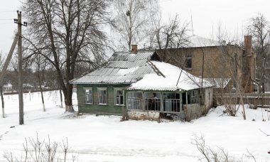 PRIPYAT, UKRAINE - 15 Mart 2013 'te Ukrayna' nın Pripyat kentinde terk edilmiş bir şehir olan Pripyat 'ın genel manzarası. 27 yıl önce 4 numaralı reaktör patladıktan sonra burada bir nükleer felaket meydana geldi.
