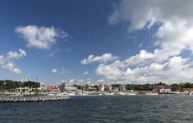 Gizycko, Polonya - 13 Temmuz 2012: Gizycko Limanı, Masuria, Polonya.