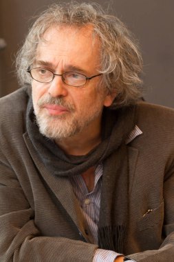 Macar Film Akademisi rektörü Tamas Ascher, 29 Mayıs 'ta röportaj verdi. 29 Mayıs 2012.Ascher geçen yıl Cate Blanchett ve Hugo Weaving ile Washington 'da çalıştı..