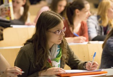 Budapeşte, Macaristan - 14 Mayıs 2013: İnsanlık Fakültesi Öğrencileri ELTE (Eotvos Lorand Üniversitesi), Budapeşte.