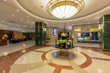 Bükreş, Romanya - 2 Mayıs 2017: Bükreş 'in Bükreş kenti Üniversite Meydanı yakınlarındaki kıtalararası otelin resepsiyonu ve aynı zamanda kentin de dönüm noktası..