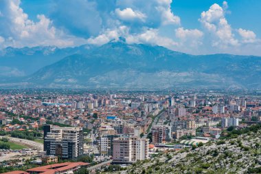 Shkoder, Arnavutluk - 1 Haziran 2018: Arnavutluk 'un kuzeyindeki Şkoder kentinin gerçek manzarası. 
