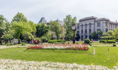 Bükreş, Romanya - 2 Mayıs 2017: Romanya 'nın Bükreş kentinde Cismigiu Parkı
