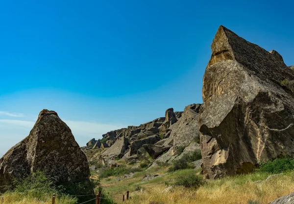 哥布斯坦国家公园阿塞拜疆巴库附近Gobustan的Petroglyphs展览会 — 图库照片