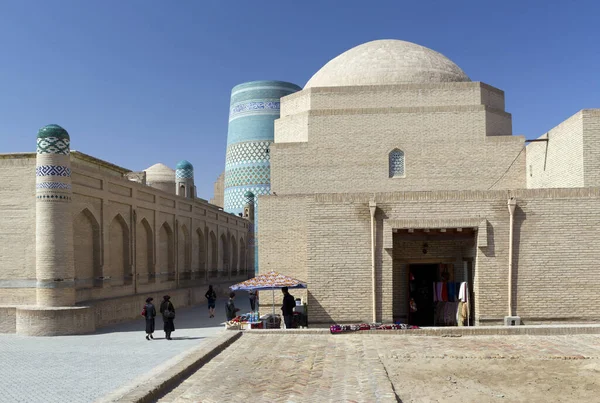 Khiva Uzbekistan Marzo Persone Non Identificate Visitano Fortezza Khiva Marzo — Foto Stock