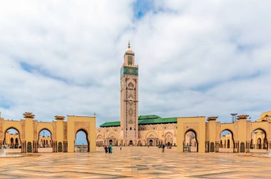 Gündüz vakti güzel bir cami.