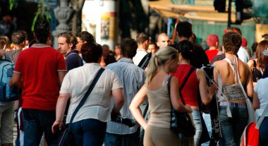 BUDAPEST, HUNGARY - 8 Ağustos 2004 'te Macaristan' ın Budapeşte kentinde düzenlenen Budapeşte Sokak Festivali katılımcıları.                     