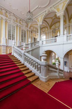 Pilsrundale, Letonya - 1 Mayıs 2016; Rundale Sarayı. Rundale Sarayı, Letonya 'nın en seçkin Barok ve Rococo sanat eserlerinden biridir..