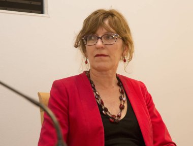 BUDAPEST, HUNGARY - 15 Nisan 2013 tarihinde Macaristan 'ın Budapeşte kentinde ElTE Üniversitesi ile işbirliği konulu bir sözleşme imzaladıktan sonra konuşan Ulusal Yargı Dairesi Başkanı Tunde Hando.