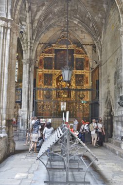St. Peter Katedrali 'nin içinde.
