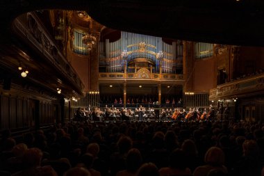 Eski müzikholdeki konser.