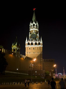 Kremlin ve Kızıl Meydan Moskova, Rusya 'da gece vakti