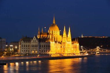 Budapeşte 'deki Macar Parlamentosu binası.