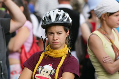 BUDAPEST, HUNGARY - 8 Temmuz 2017: Kimliği belirsiz insanlar LGBT haklarını desteklemek için 22. Budapeşte Gay Onur Yürüyüşüne katıldılar.