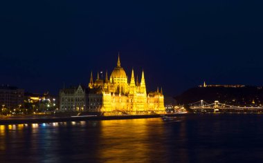 Budapeşte 'deki Macar Parlamentosu binası.