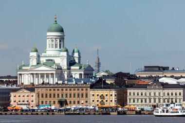 HELSINKI, FINLAND - 4 Mayıs 2016: Helsinki 'deki Lüteryen katedrali. Helsinki Finlandiya 'nın başlıca siyasi, eğitim, mali, kültürel ve araştırma merkezidir.