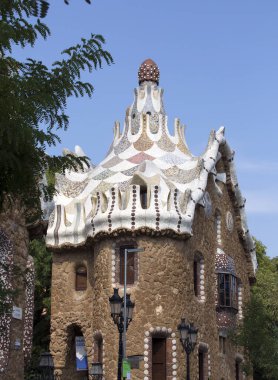 Gaudi tarafından tasarlanan Guell Park kompleksi, 10 Eylül 2012 'de İspanya' nın Barselona kentinde birçok turist tarafından ziyaret edildi. Park Katalonya 'daki en büyük açık hava müzesidir..