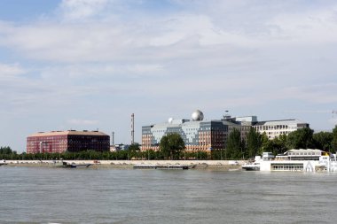 BUDAPEST, HUNGARY - 14 Mayıs 2013 'te Budapeşte' deki ELTE Bilim Fakültesi binası. Eotvos Lorand Üniversitesi (ELTE) Macaristan 'ın en büyük ve en eski üniversitesidir..