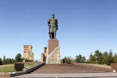 SHAKRISABZ, UZBEKISTAN - 21 Mart: Timur Heykeli, ayrıca Amir Timur veya Tamerlane olarak da bilinir. Timur, Shahrisabz yakınlarındaki Khodja-Ilgar köyünde doğdu..