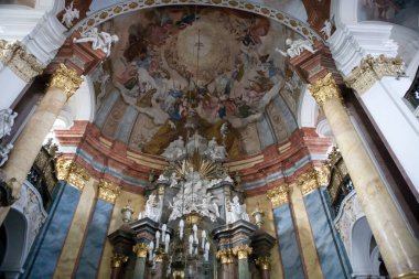 Hıristiyan kilisesinin güzel iç mekanı