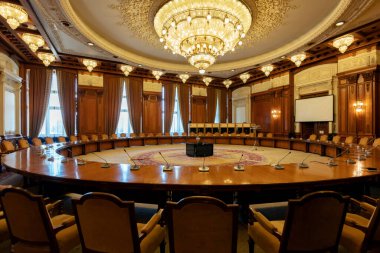 Bükreş, Romanya - 2 Mayıs 2017: Parlamento Sarayı (Halk Meclisi), Pentagon 'dan sonra ikinci büyük hükümet binası.