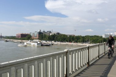 BUDAPEST, HUNGARY - 14 Mayıs 2013 'te Budapeşte' deki ELTE Bilim Fakültesi binası. Eotvos Lorand Üniversitesi (ELTE) Macaristan 'ın en büyük ve en eski üniversitesidir.. 