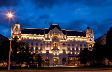 Gün batımında Gresham Sarayı, Budapeşte