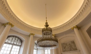 BERLİN, GERMANY - 25 ARALIK 2014: Charlottenburg Sarayı 'nın İçi, Hohenzollern ailesinin zamanına dayanan kraliyet konutunda hayatta kaldı..