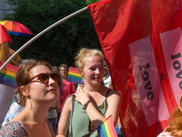伯德佩 匈牙利 7月11日身份不明的人参加了20场比赛 2015年7月11日在匈牙利布达佩斯举行的支持Lgbt 男女同性恋 双性恋和变性者 权利的布达佩斯同志骄傲游行 — 图库照片