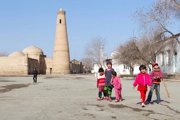 Khiva Uzbekistan Maart Kinderen Medina Maart 2012 Khiva Oezbekistan Stad — Stockfoto