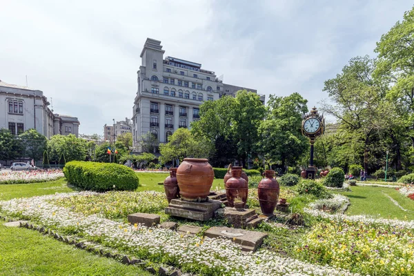 ルーマニアのブカレスト 2017年5月2日 ルーマニアのブカレストの中心部にあるシミギウ公園 — ストック写真