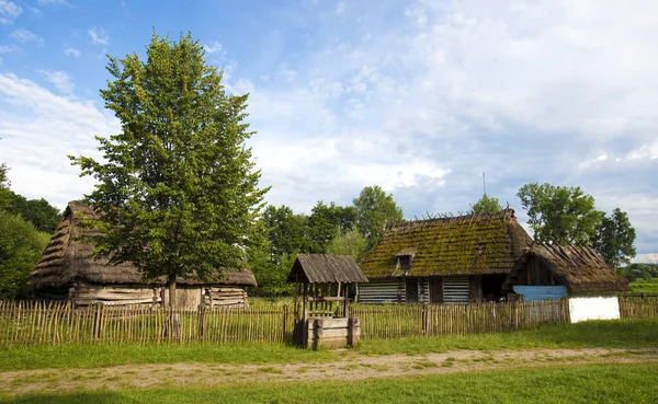 ポーランドのサノクに近い伝統的な村 — ストック写真