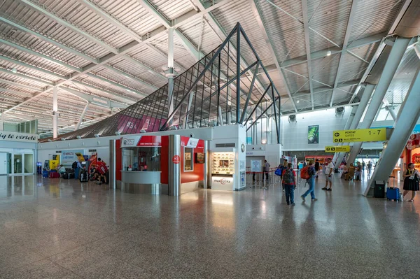 Tirana Albânia Junho 2018 Aeroporto Internacional Tirana Nene Tereza Comumente — Fotografia de Stock