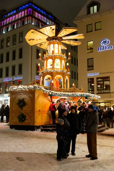 Dresden Niemcy Grudzień 2014 Tradycyjny Jarmark Świąteczny Dreźnie Historycznym Centrum — Zdjęcie stockowe