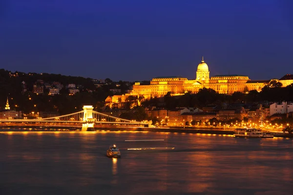 Βασιλικό Παλάτι Και Γέφυρα Αλυσίδας Στο Ηλιοβασίλεμα Βουδαπέστη — Φωτογραφία Αρχείου