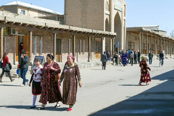 Bukhara Uzbekistan Maart Ongeïdentificeerde Mensen Bezoeken Medina Maart 2012 Bukhara — Stockfoto