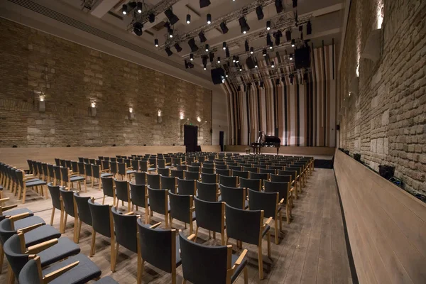 ハンガリー ブダペスト 2018年3月4日 2013年にブダペスト音楽センター Bmc のメインホールがオープン 当研究所では主に室内音楽と現代音楽 そしてジャズを訪問者に提供しています — ストック写真