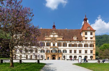 Strasbourg, Fransa 'daki Kraliyet Sarayı' nın tarihi üniversitesi
