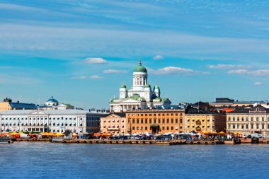 HELSINKI, FINLAND - 4 Mayıs 2016: Helsinki 'deki Lüteryen katedrali. Helsinki Finlandiya 'nın başlıca siyasi, eğitim, mali, kültürel ve araştırma merkezidir.